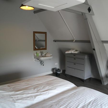B&B Groepsaccommodatie De Pastorie Lage Mierde Exterior foto