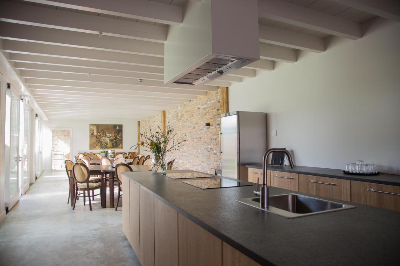 B&B Groepsaccommodatie De Pastorie Lage Mierde Exterior foto