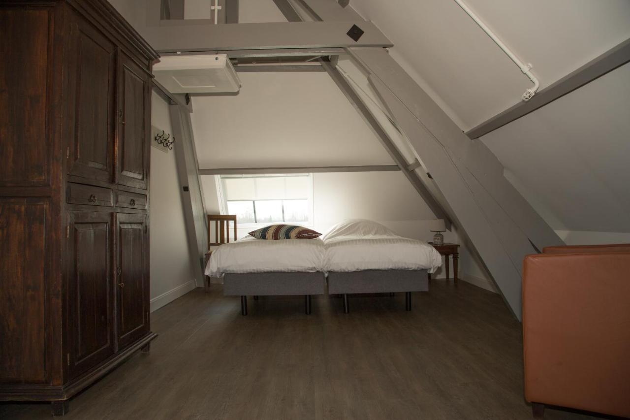 B&B Groepsaccommodatie De Pastorie Lage Mierde Exterior foto