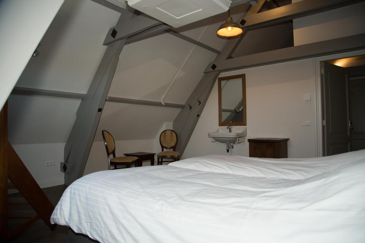 B&B Groepsaccommodatie De Pastorie Lage Mierde Exterior foto